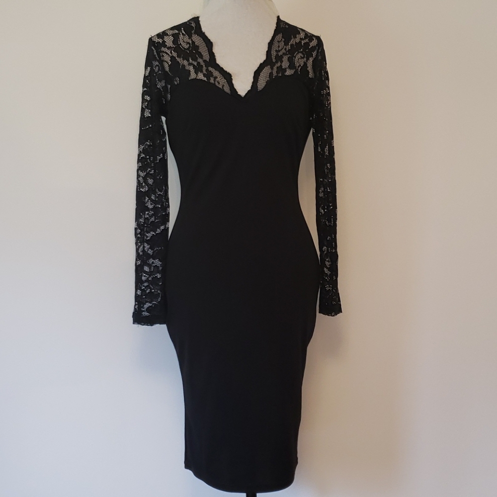 Form fitting dress w/lace upper
